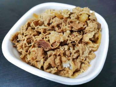 Gyudon pirinç sığır eti