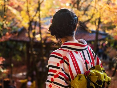 Sonbahar, Kyoto kimono kız Eikando Tapınağı'nda