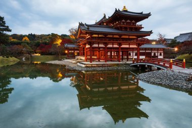 Byodo-in sonbahar yaprakları, Uji Tapınağı