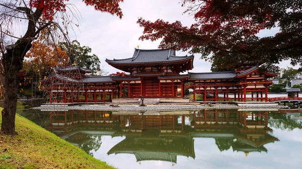 Byodo-i templet med höstfärg, Uji — Stockfoto