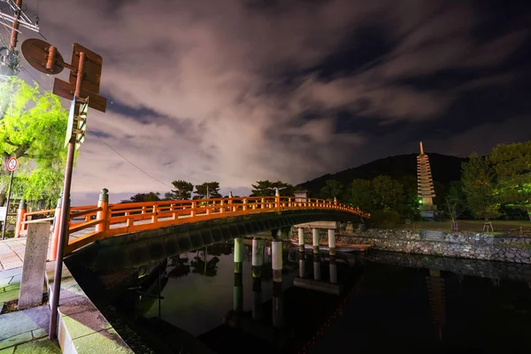 Uji řeky a most v noci — Stock fotografie