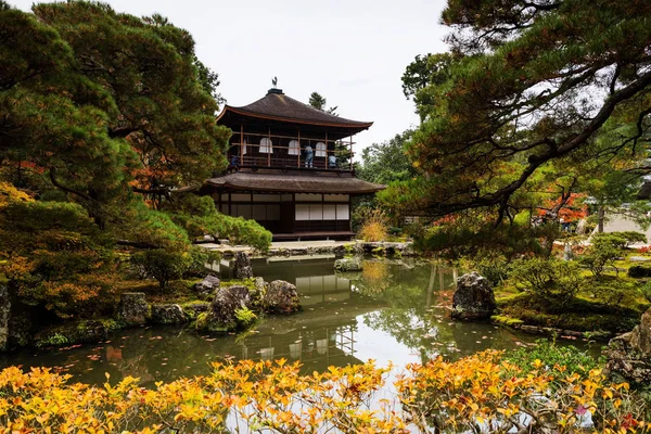 Ginkakuji sonbahar yansıma ile — Stok fotoğraf