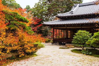 Tenju bir tapınak inşa ve sonbahar Bahçe, Kyoto