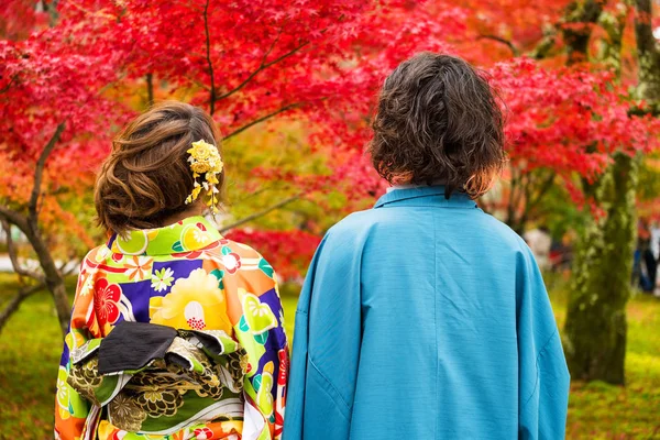 Japanese Couple Wear Kimono at autumn — Stock Photo, Image