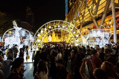 Orta Dünya, Bangkok kadar ışık