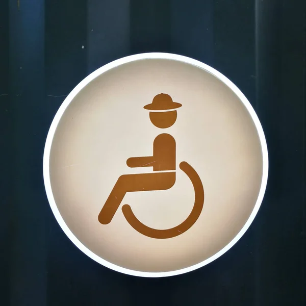 Знак туалета для инвалидов — стоковое фото