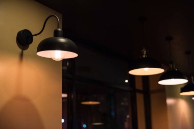 Vintage ampulleri bağlı