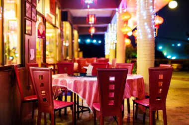 Çin restoranı geceleri açık masa