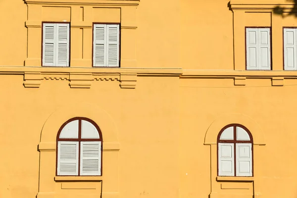 Antika ahşap pencere — Stok fotoğraf