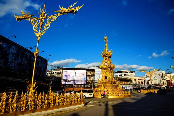 Zlatá věž s hodinami, Chiang Rai — Stock fotografie