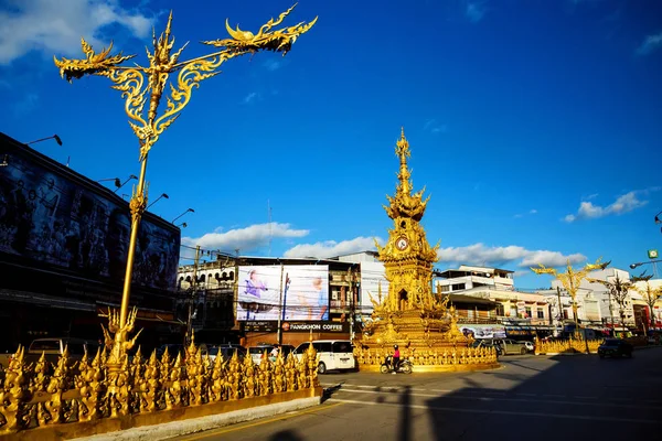 Zlatá věž s hodinami, Chiang Rai — Stock fotografie