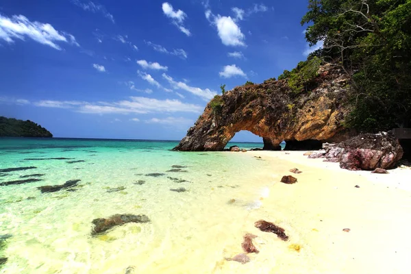 Koh Khai kamenný oblouk u Lipe, Thajsko — Stock fotografie