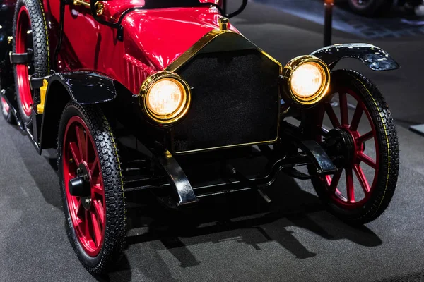 Antique red American automobile car — Stock Photo, Image