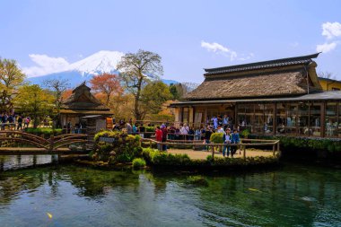 Oshino Hakkai Mt. Fuji ile insanlara
