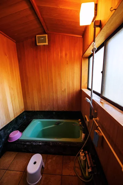 Salle de bain traditionnelle japonaise — Photo