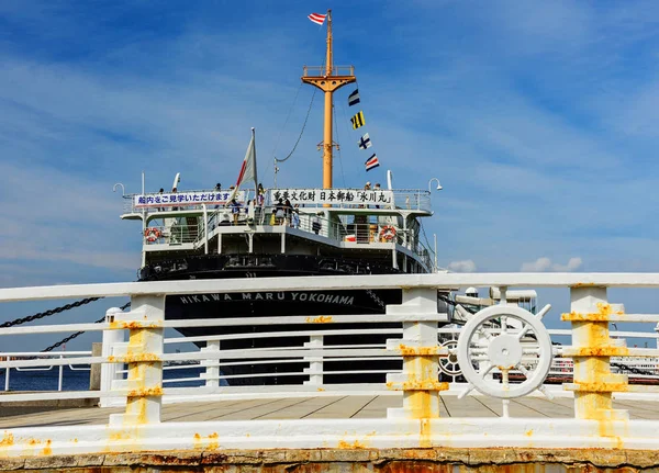 Bridge near Hikawa Maru ship, Yokohama — Stock Photo, Image