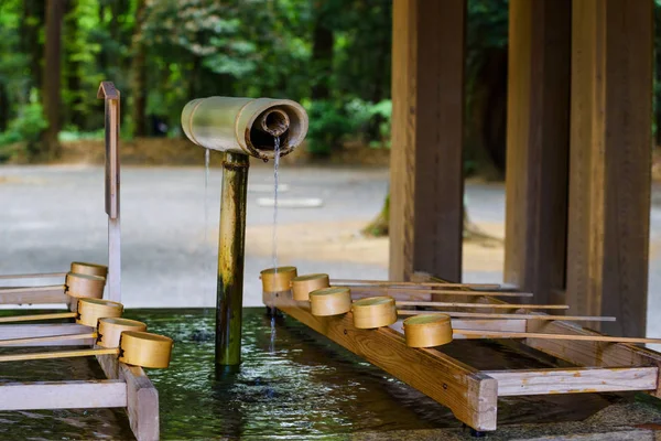 Čištění vody svatyně Meidži, Tokio — Stock fotografie