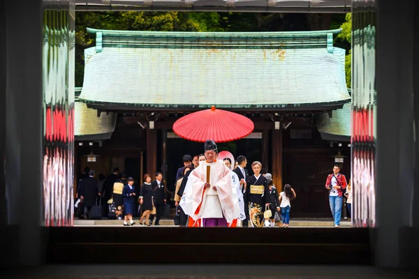 Boda sintoísta en el Santuario Meiji, Tokio — Foto de Stock