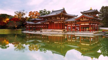 Byodo-'ın Phoenix hall ile Güz renkler