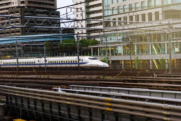 Tren Shinkansen JR en ferrocarril — Foto de Stock