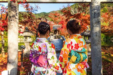 Eikando sırasında Güz, Kyoto kimono kızlara