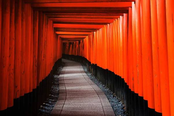 Portas do rolo em Fushimi Inari, Kyoto — Fotografia de Stock