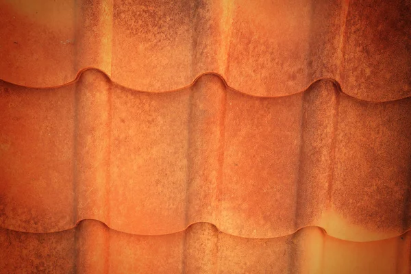 オレンジ色の古い屋根の金属のテクスチャ — ストック写真