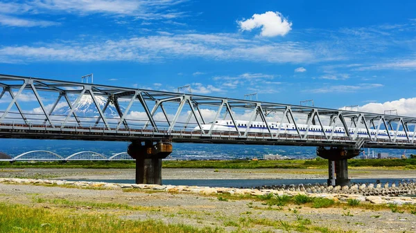 Tren Shinkansen con mt. Vista de Fuji —  Fotos de Stock