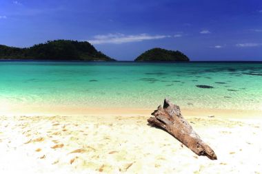 Güzel bir plaj ve mavi deniz, Koh Lipe