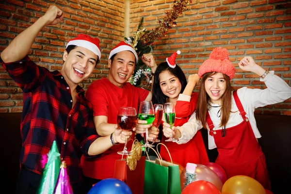 Young Asian group celebrate Christmas party — Stock Photo, Image
