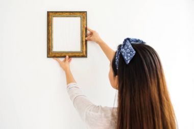 beyaz duvar, fotoğraf çerçevesi ekleme