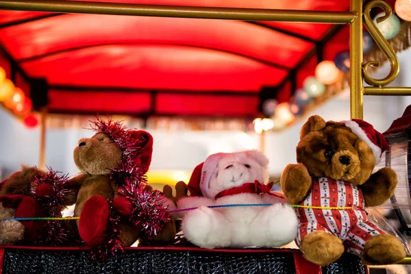 Teddy bears met Kerstmis licht bokeh — Stockfoto