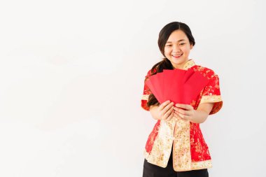 Çinli kız bak zarflar para ile