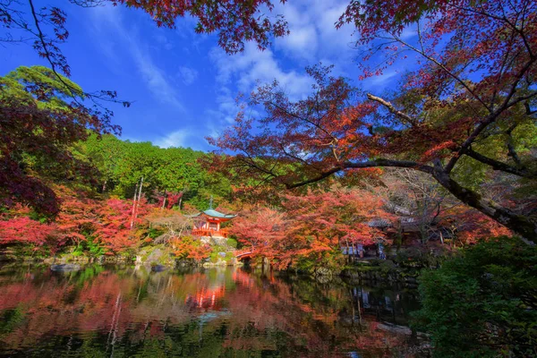 Świątynia Daigoji kolorem liści jesienią, Kyoto — Zdjęcie stockowe