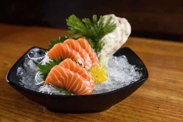 Sashimi de salmão fresco, comida japonesa — Fotografia de Stock