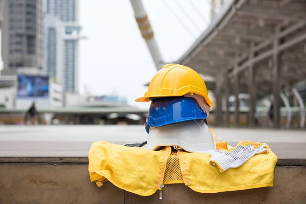 Engineer safety equipment at construction site — Stock Photo, Image