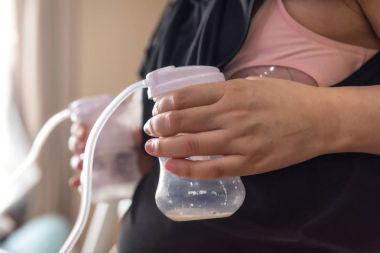 Anne sütü Autimatic makine tarafından pompa