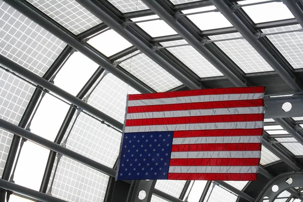 USA flag at O'Hare airport terminal, Chicago — Stock Photo, Image