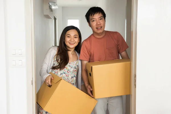 Couple moving to new apartment room