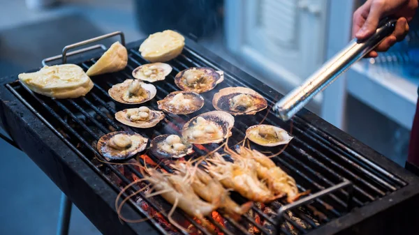 Гриль морепродукты для барбекю семейный праздник — стоковое фото