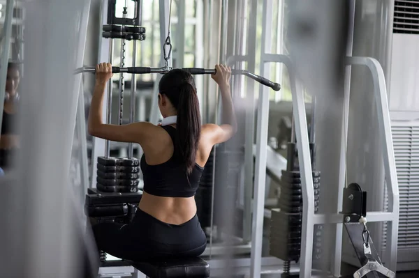 exercisie pulling weight bar machine in gym