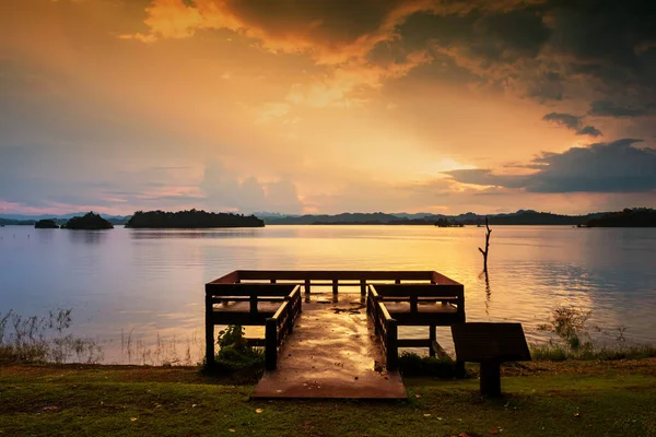 Pom Pee Wooden Viewpoint Rays Lake Dusk Twilight Sky Vajiralongkorn — Stock Photo, Image