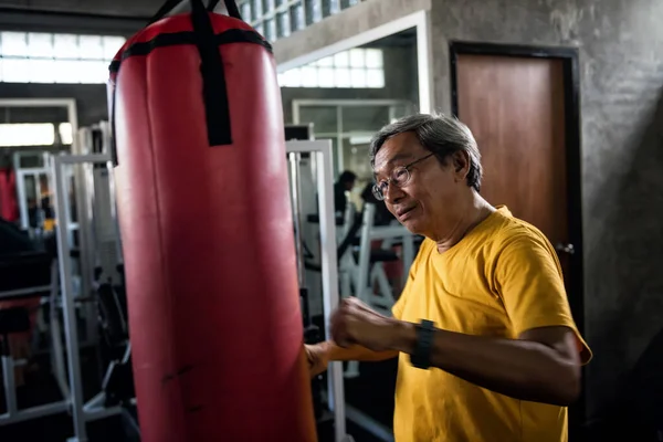 Senior Old Man Strong Muscle Punch Boxing Sandbag Exercise Muay — Stock Photo, Image