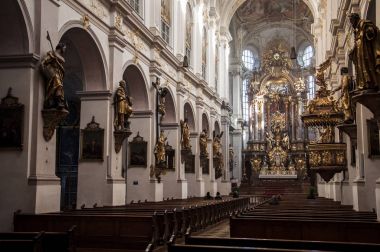 St Peter's Kilisesi - Münih, Almanya eski Pete