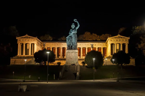 Statua Theresienwiese Notte Monaco Baviera Germania — Foto Stock