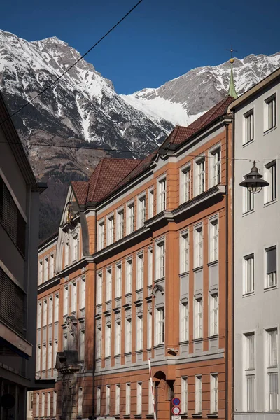 Şehirden Innsbruck, Avusturya Alpes görüntüleyin