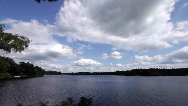 Tiempo Lapso Nubes Sobre Lago — Vídeo de stock