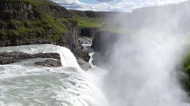 Rocíe Niebla Una Cascada — Vídeo de stock