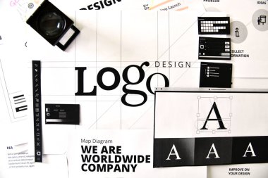 Logo tasarımı. Web sitesi ve mobil afiş, İnternet pazarlama, sosyal medya ve ağ, markalaşma, pazarlama materyali, sunum şablonu için yaratıcı konsept.