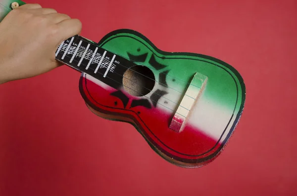 Mexicaanse speelgoed gitaar — Stockfoto